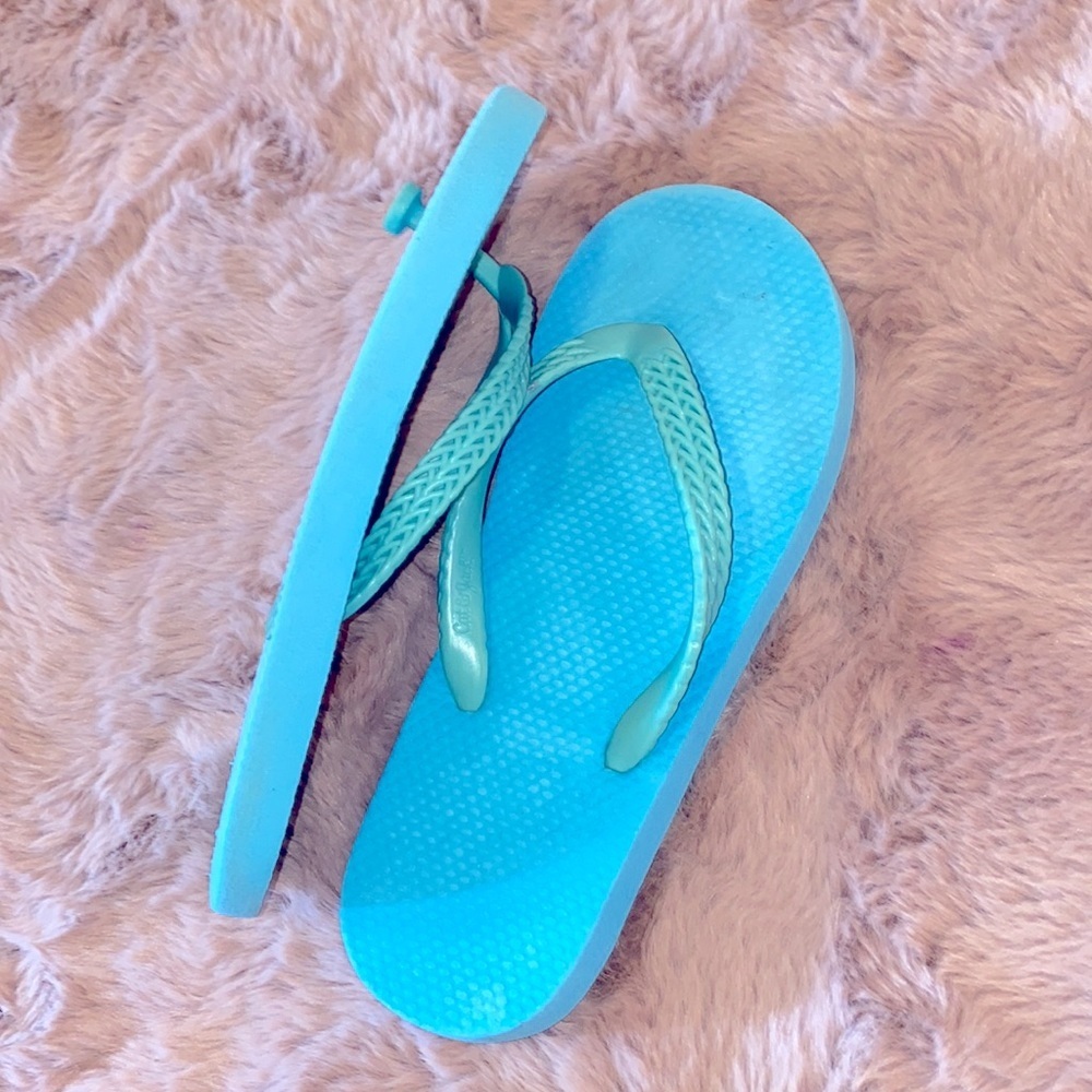 Light turquoise blue rubber flip flops kids summer sandals shoes youth size 13/1 - Picture 4 of 5